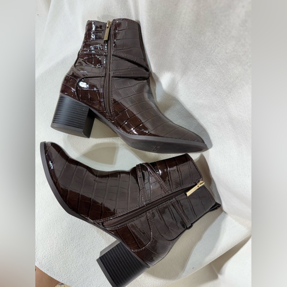 Ann Klein Akmakanda Elegant Brown Ankle Boots Size 9